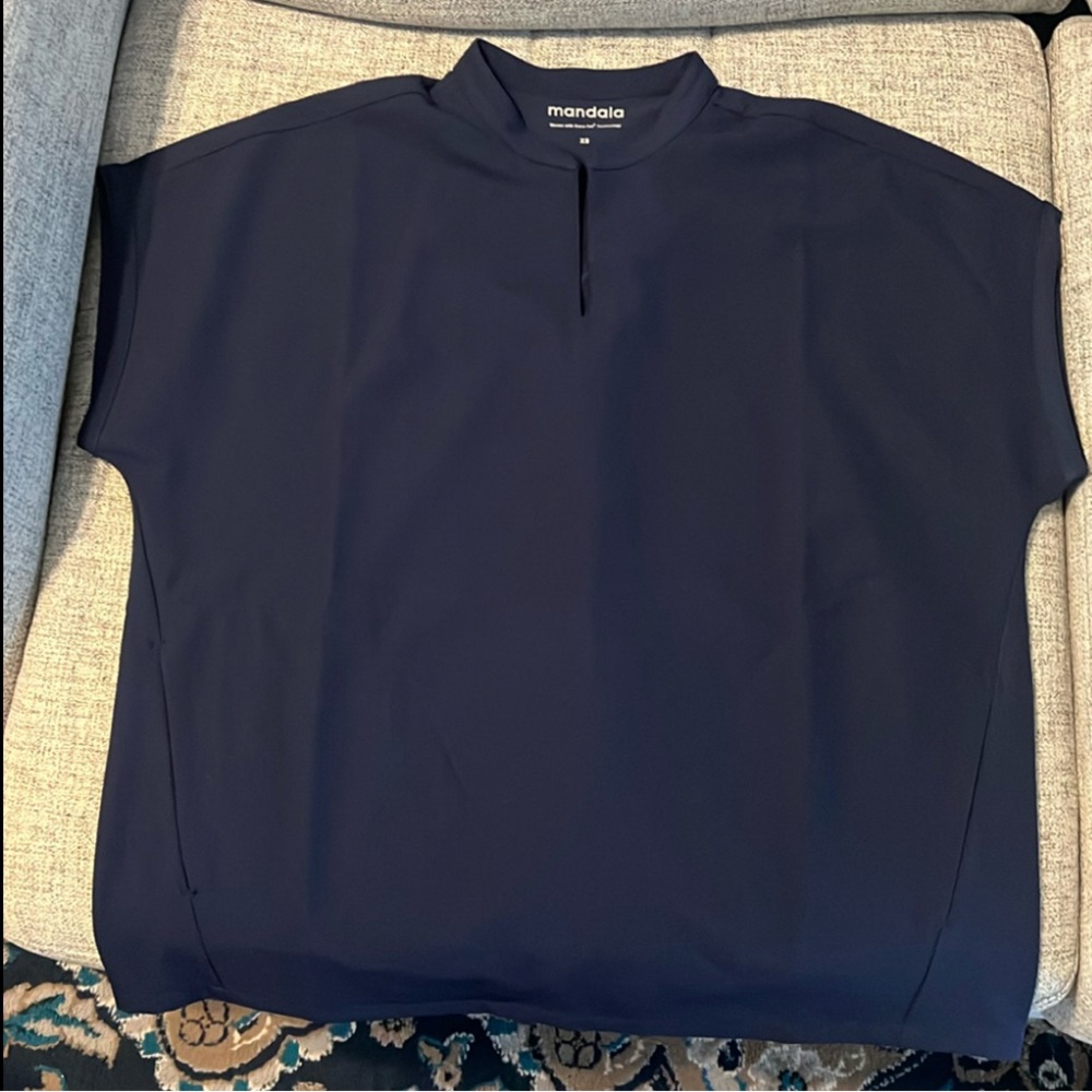 NWOT - Mandala Mandarin Dolman scrub top - navy, size XS
